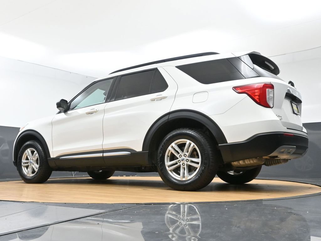 Used 2022 Ford Explorer XLT w/ Equipment Group 202A AWD/4WD image 53