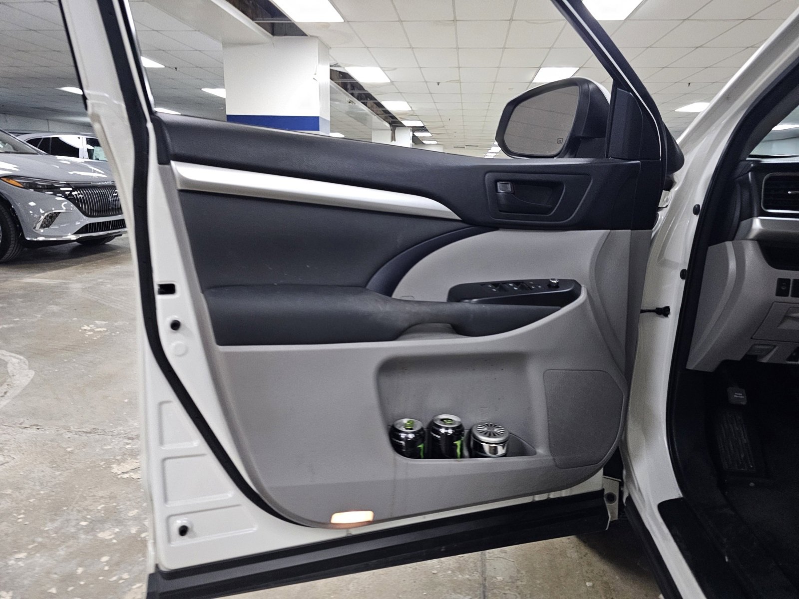 Used 2015 Toyota Highlander LE image 11