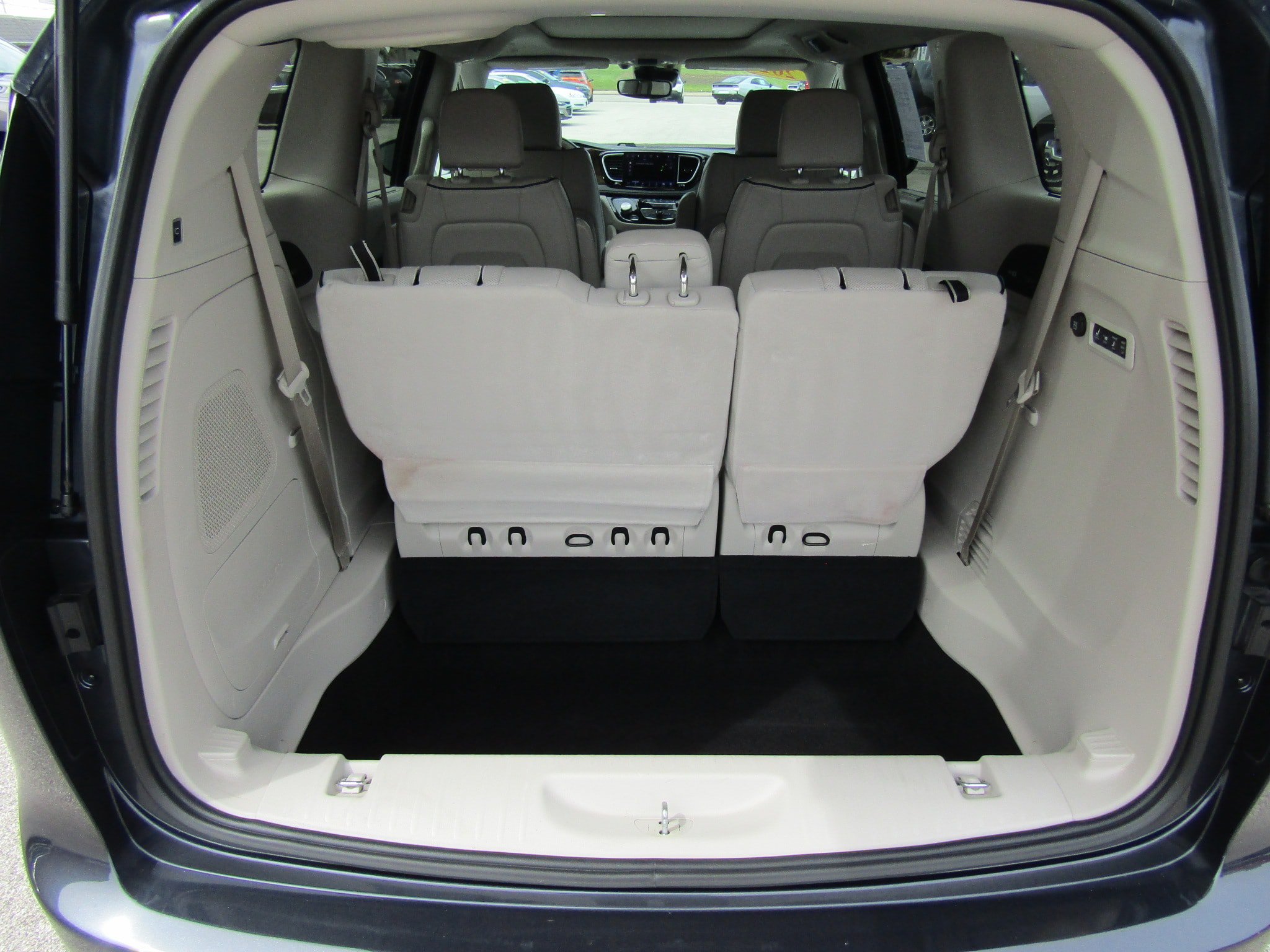 Used 2021 Chrysler Pacifica Limited w/ Premium & Safety Sphere Group AWD/4WD image 16