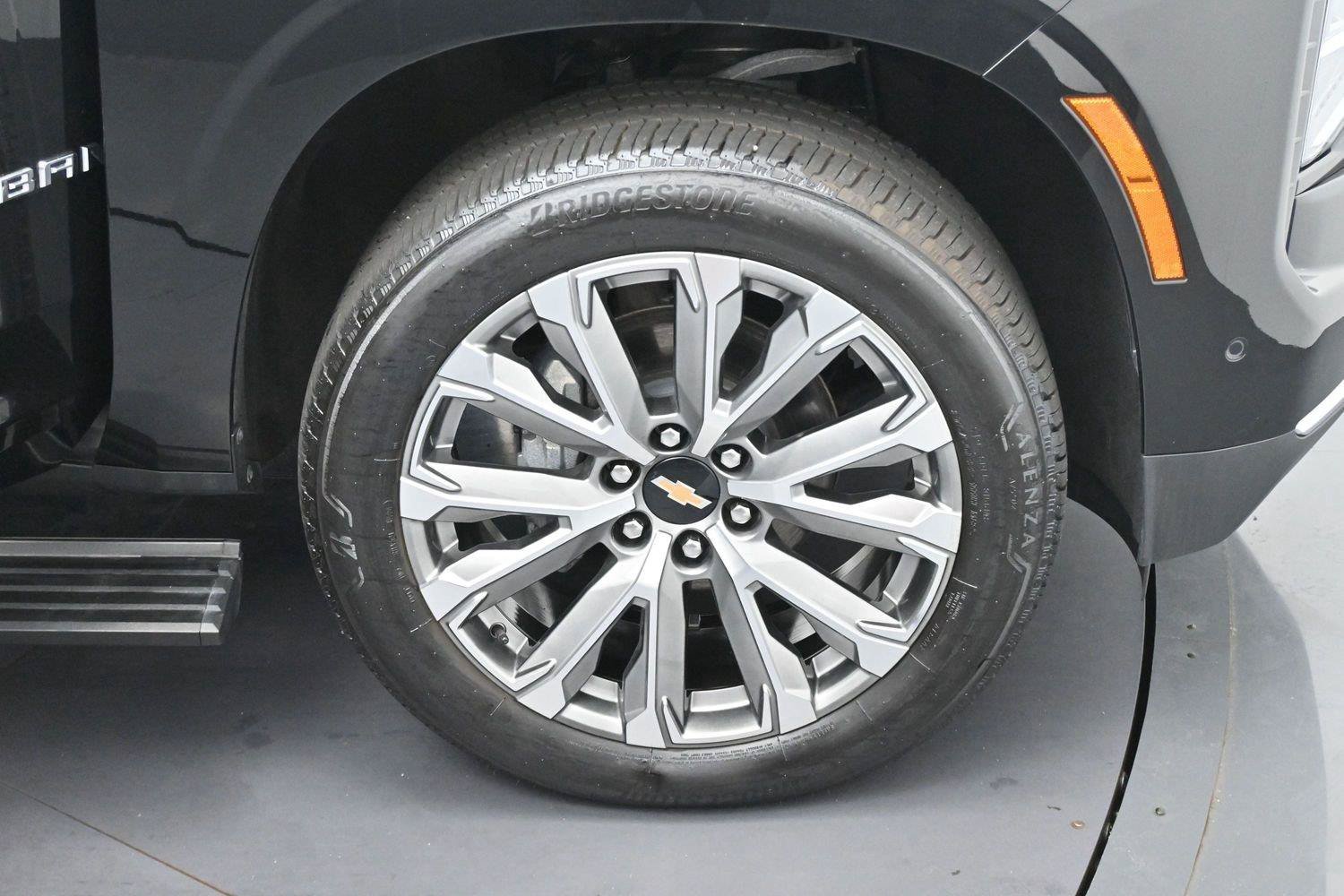 Used 2025 Chevrolet Suburban High Country AWD/4WD image 42