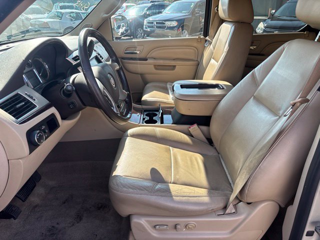 Used 2012 Cadillac Escalade Luxury AWD/4WD image 14