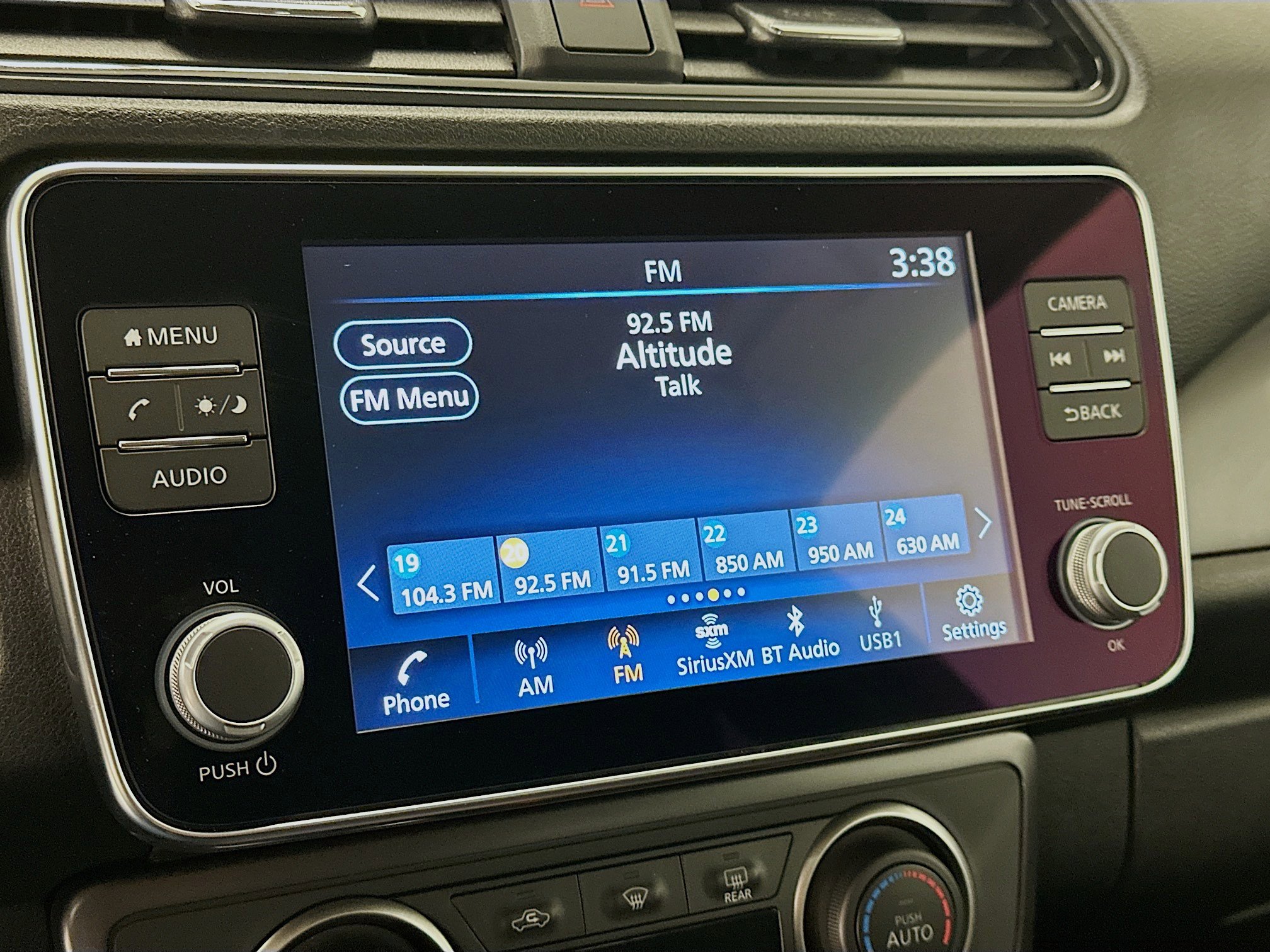 Used 2025 Nissan Leaf S FWD image 21