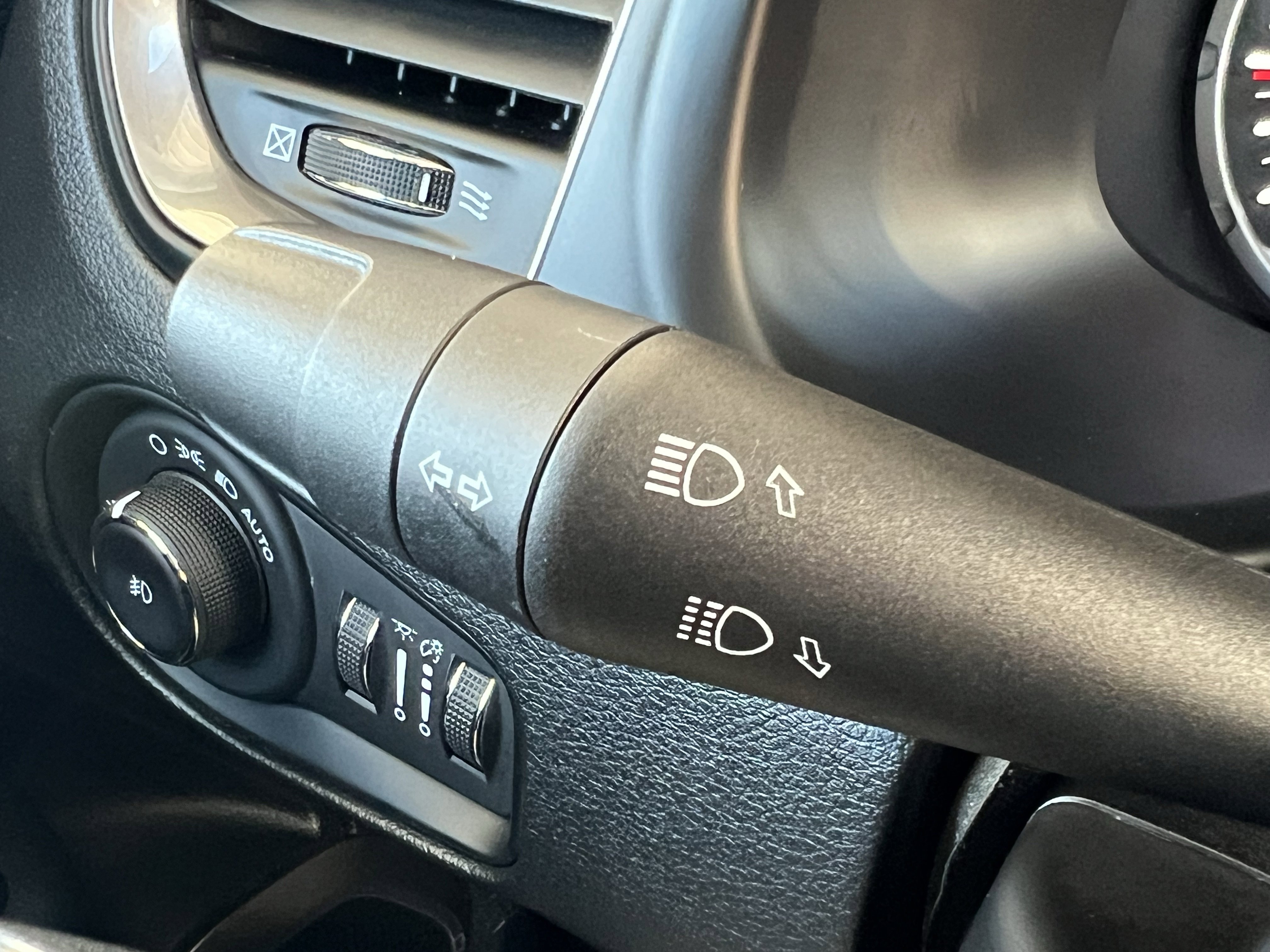 Used 2021 Jeep Renegade Limited AWD/4WD image 32