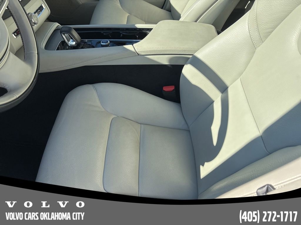 Certified 2024 Volvo XC90 B5 Core image 9