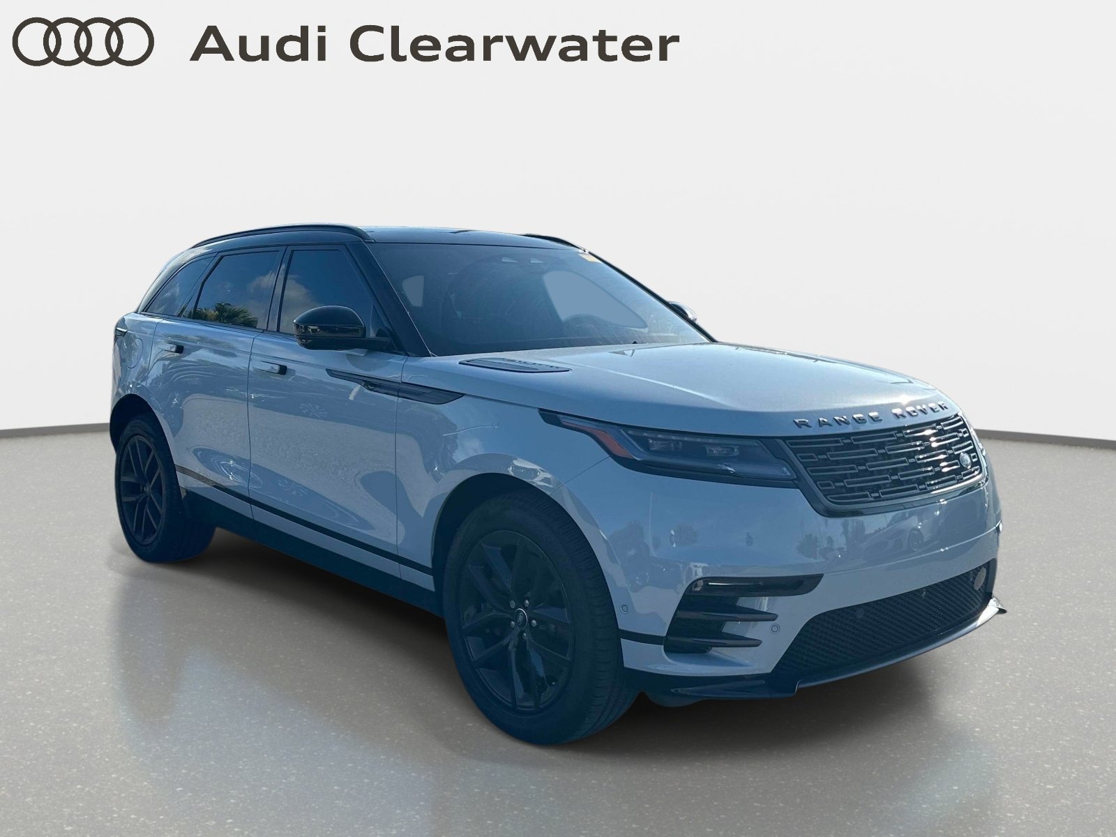 Used 2026 Land Rover Range Rover Velar Dynamic SE AWD/4WD image 4