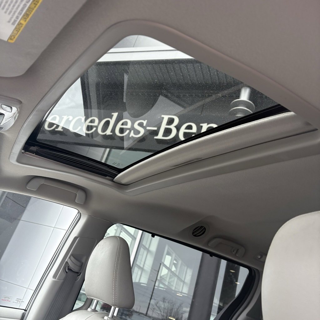 Used 2014 Toyota Sienna XLE image 22