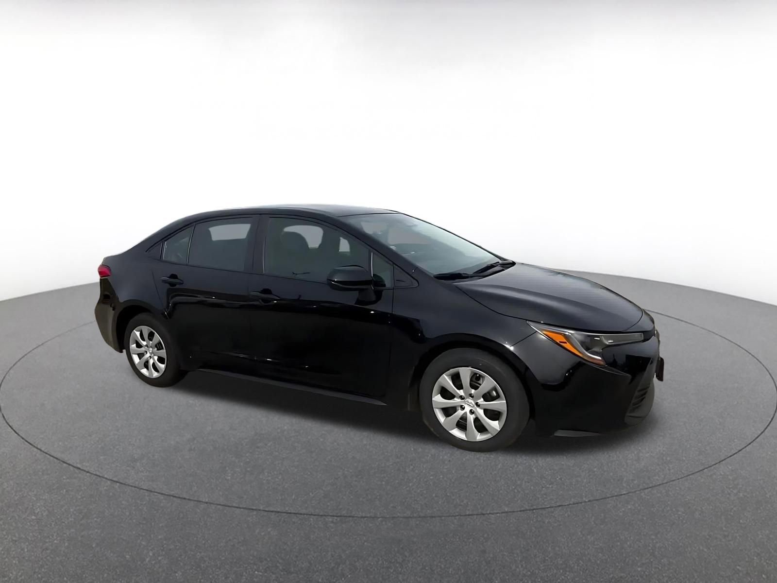 Used 2025 Toyota Corolla LE video 2