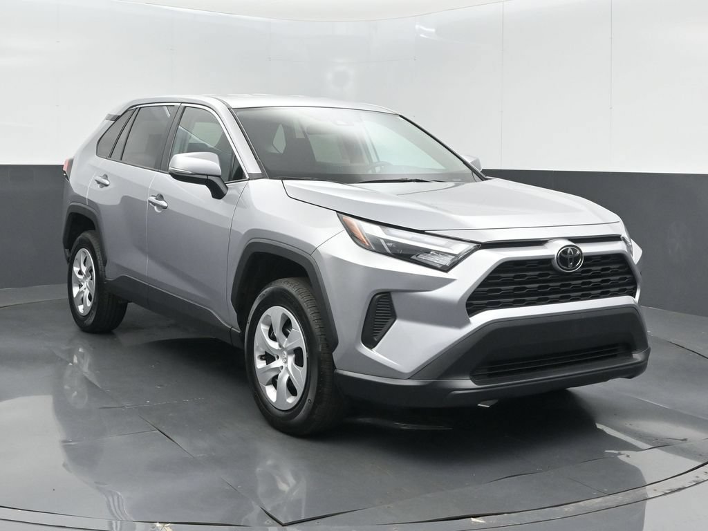 Used 2025 Toyota RAV4 LE AWD/4WD image 3