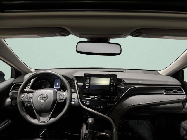 Used 2022 Toyota Camry SE w/ Cold Weather Package FWD image 9