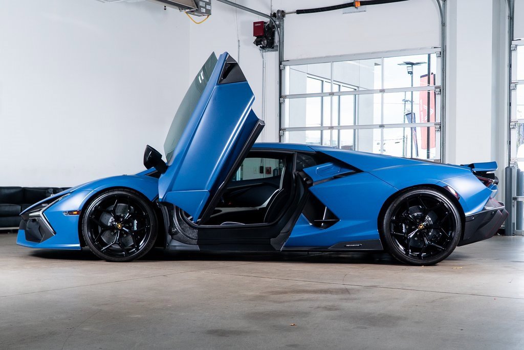 Used 2024 Lamborghini Revuelto image 12