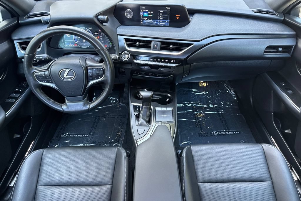 Used 2019 Lexus UX 200 w/ Premium Package FWD image 12
