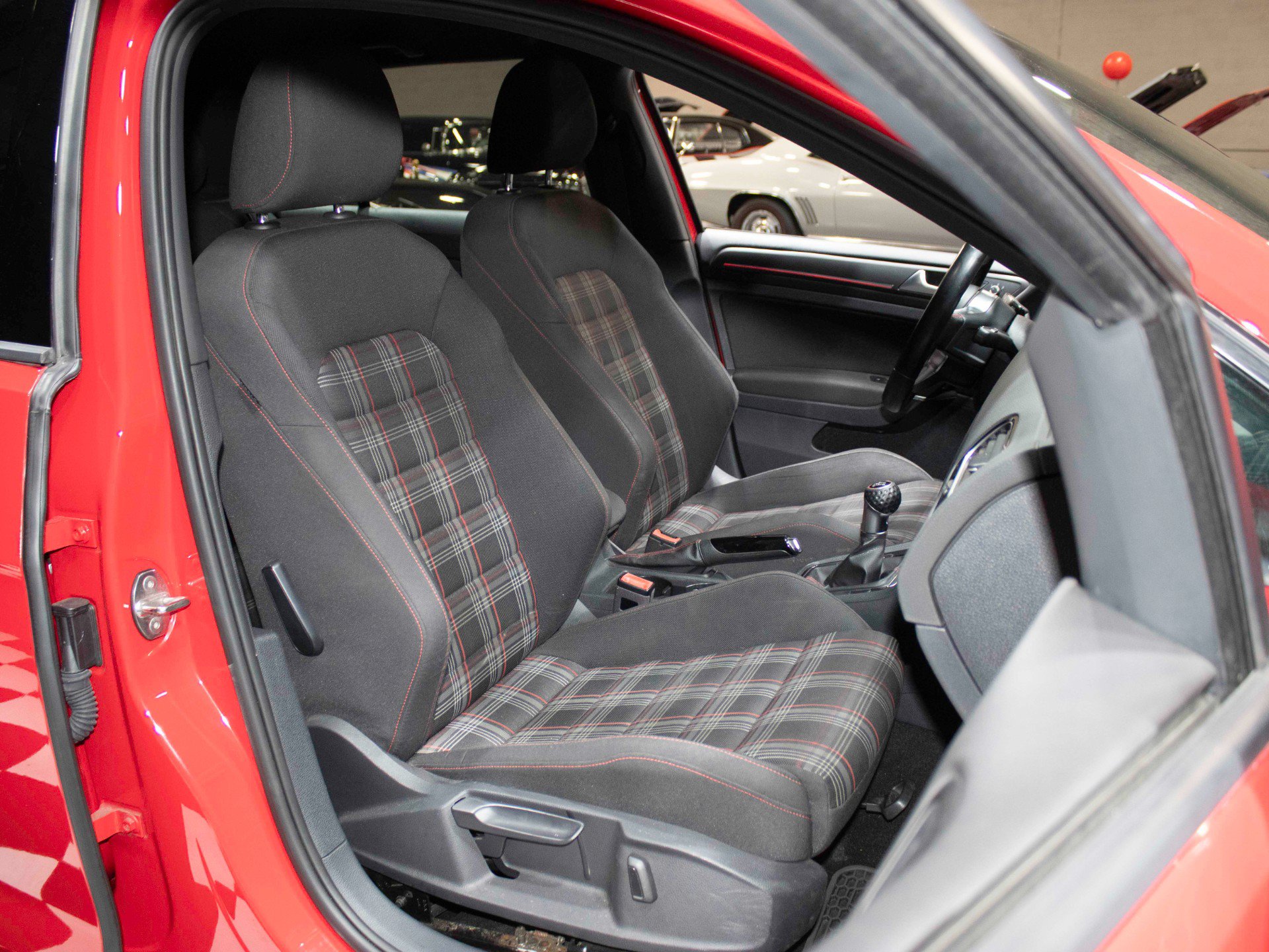 Used 2019 Volkswagen Golf 4-Door FWD image 26
