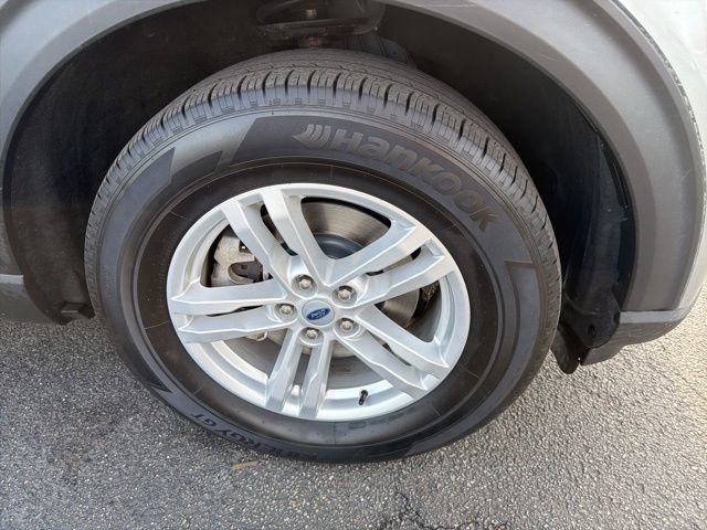 Used 2022 Ford Explorer XLT w/ Equipment Group 202A image 5