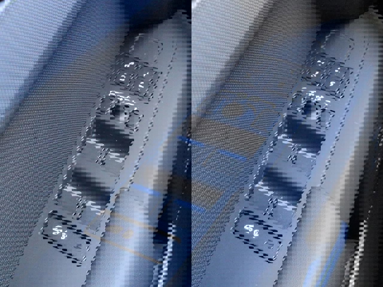 Used 2025 Land Rover Defender 110 S image 22