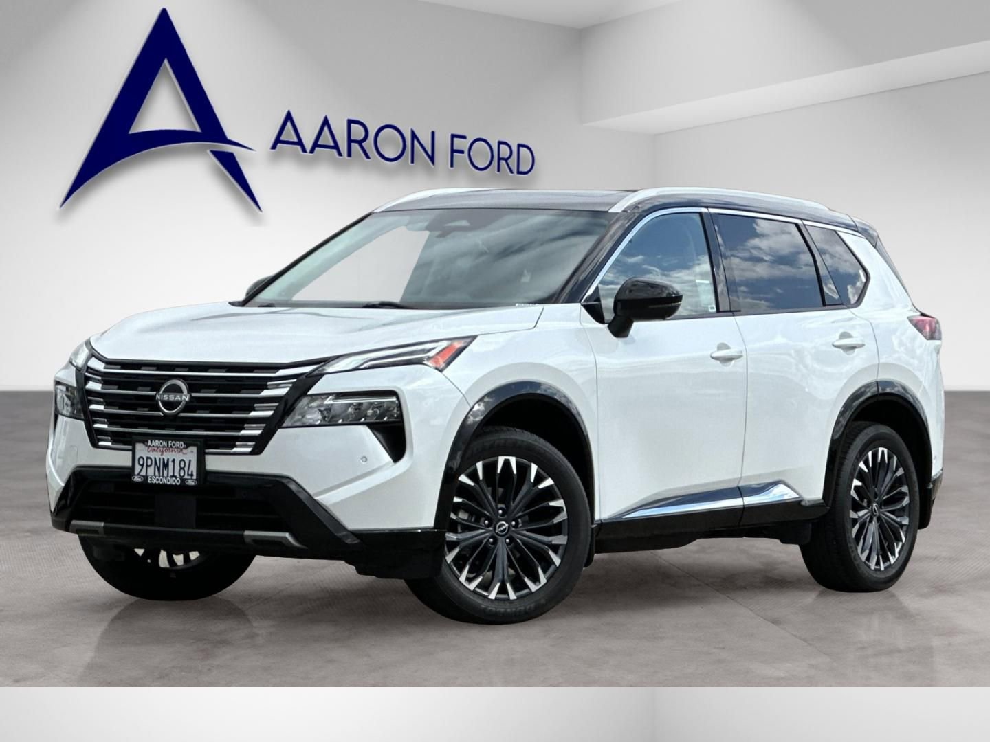 Used 2024 Nissan Rogue Platinum FWD image 2