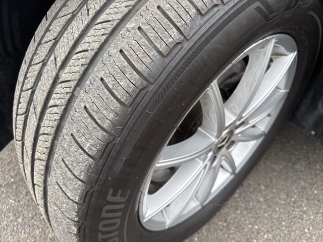 Used 2025 Mercedes-Benz GLE 450e 4MATIC w/ Winter Package image 8