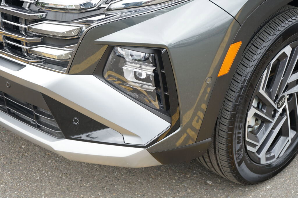 Certified 2025 Hyundai Tucson Limited AWD/4WD image 9