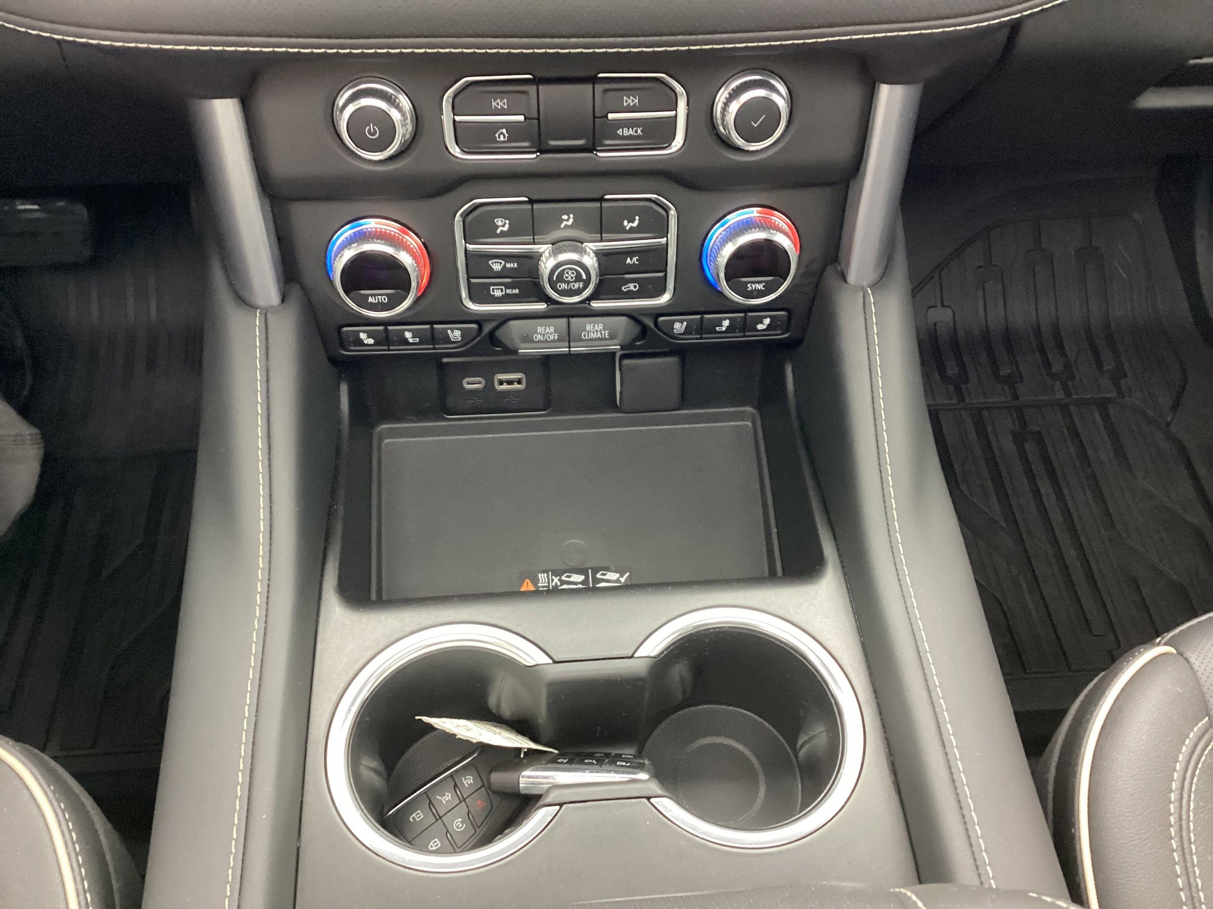 Used 2024 GMC Yukon XL SLT w/ SLT Premium Package AWD/4WD image 22