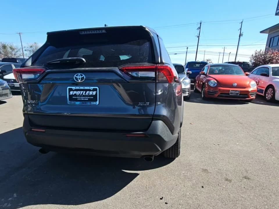 Used 2021 Toyota RAV4 XLE w/ Convenience Package image 3