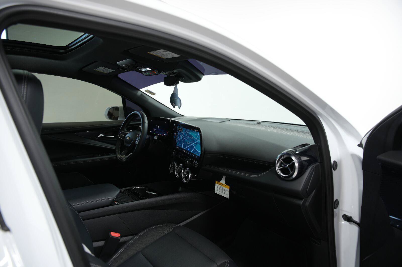 Certified 2024 Chevrolet Blazer EV LT AWD/4WD image 21