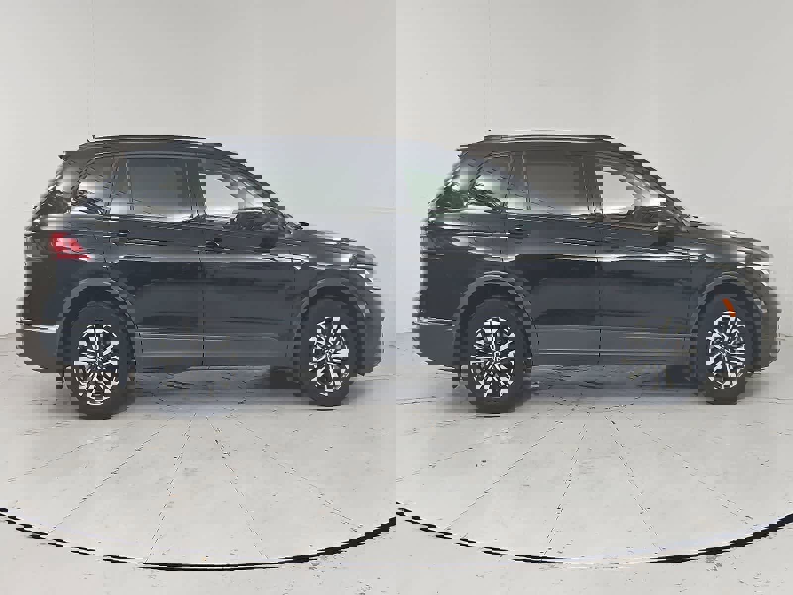 Used 2022 Volkswagen Tiguan S image 7