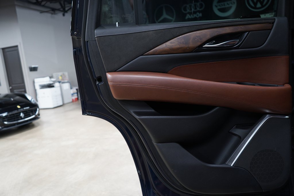 Used 2020 Cadillac Escalade Premium Luxury RWD image 13