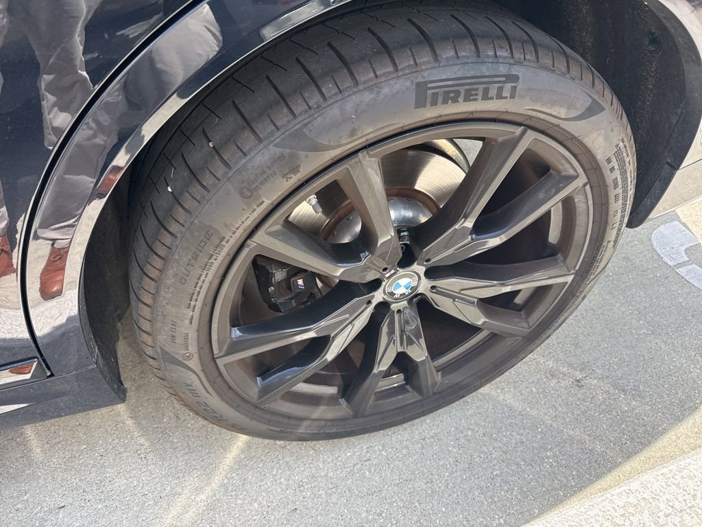 Used 2024 BMW X7 xDrive40i w/ M Sport Package image 7