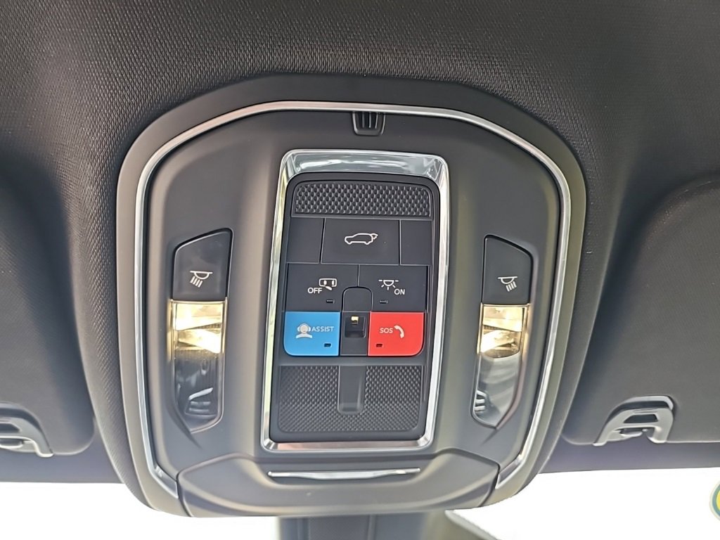 Used 2024 Jeep Wagoneer L Series III w/ Flexible Seating Group image 21