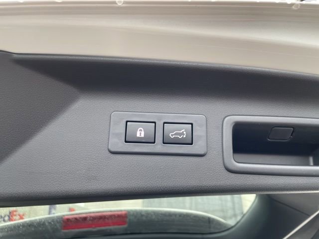 Used 2025 Subaru Forester Premium image 31