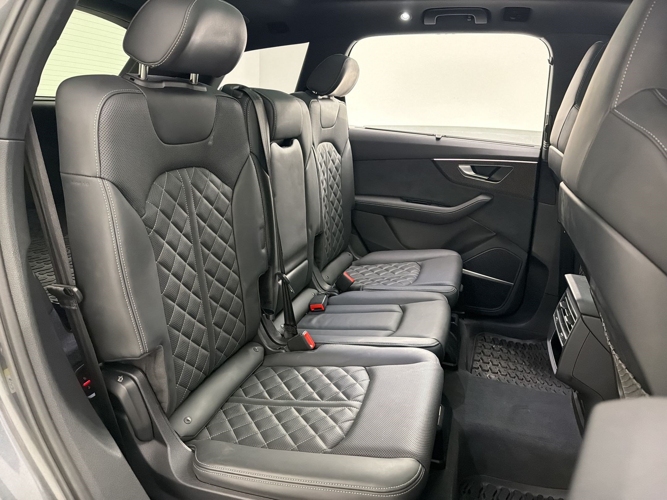 Used 2024 Audi SQ7 Prestige AWD/4WD image 32