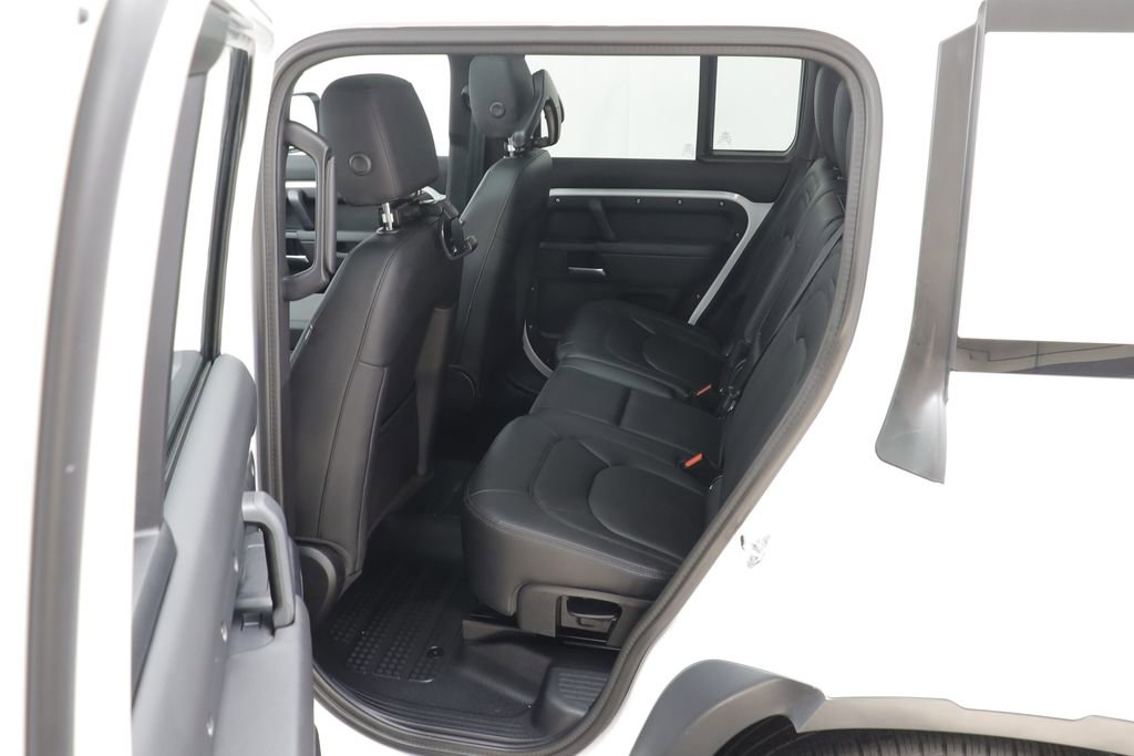 Used 2025 Land Rover Defender 130 S image 15