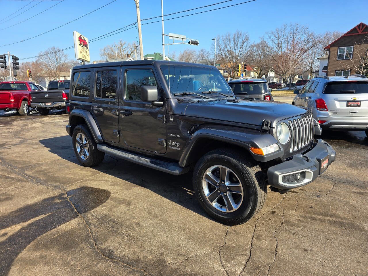 Used 2019 Jeep Wrangler Unlimited Sahara image 3