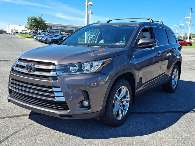 Used 2018 Toyota Highlander Limited AWD/4WD image 3