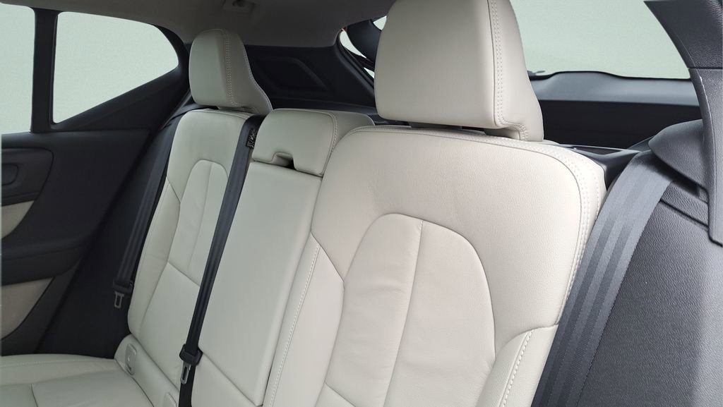 Used 2023 Volvo XC40 B5 Plus w/ Driver Assist Package image 12