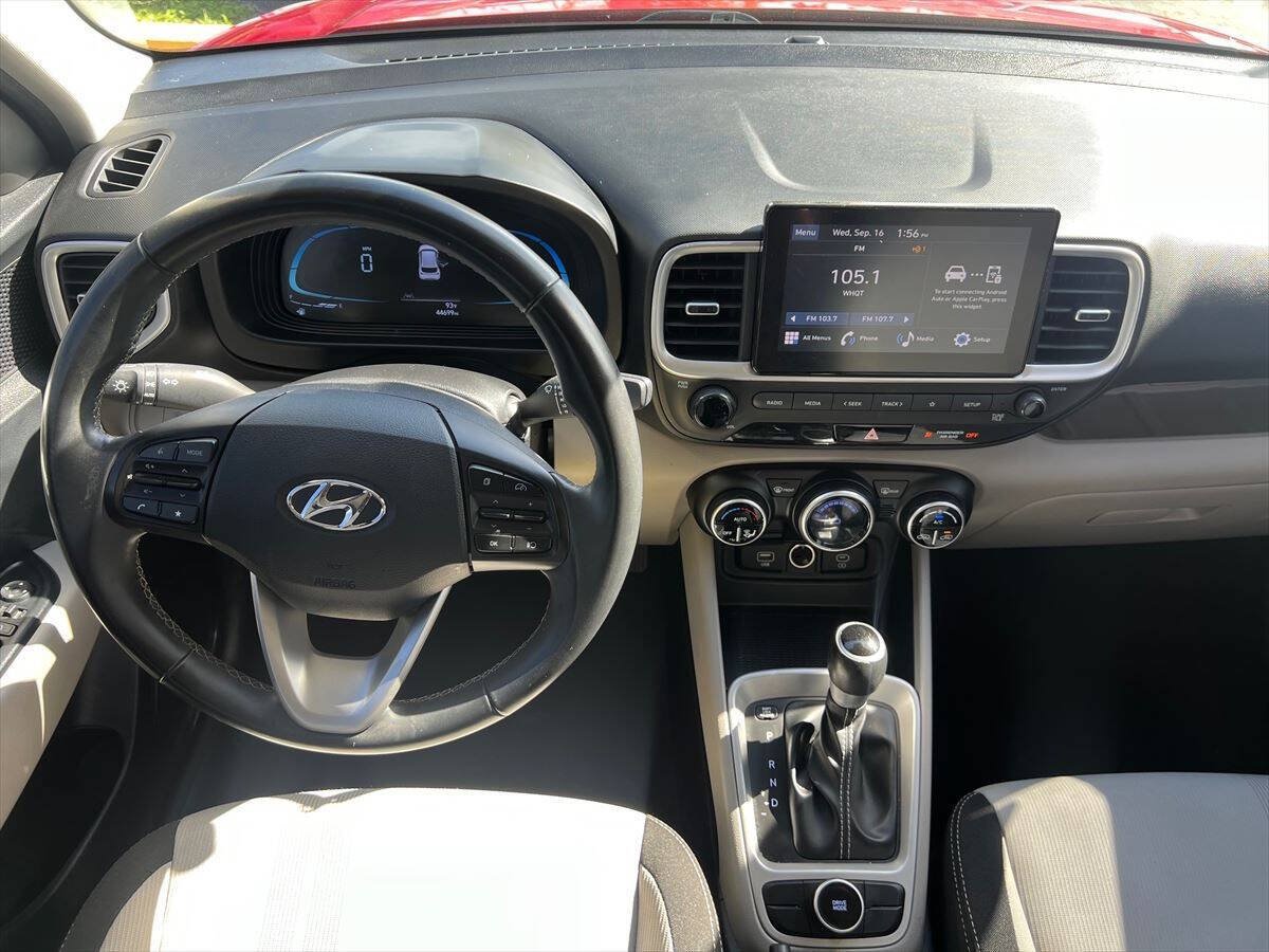 Used 2023 Hyundai Venue SEL FWD image 10