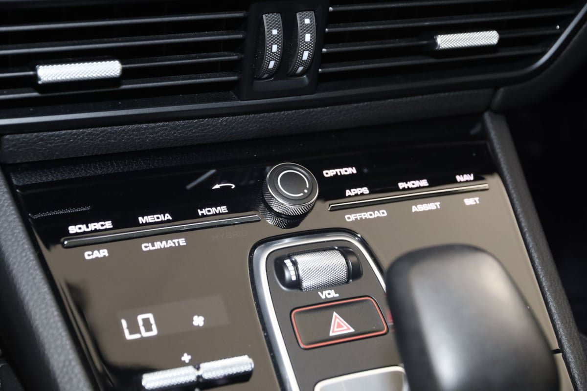 Used 2023 Porsche Cayenne Platinum Edition AWD/4WD image 32