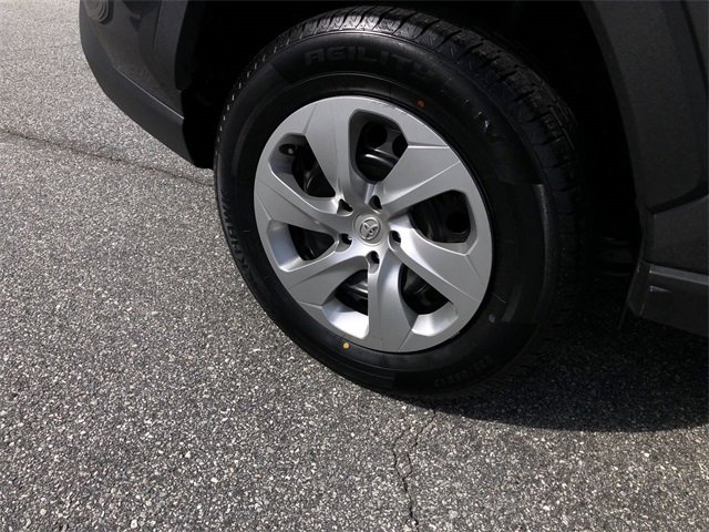 Used 2022 Toyota RAV4 LE image 10