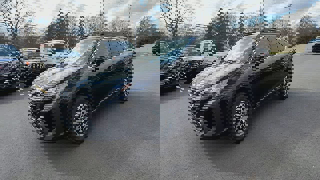 Used 2025 Subaru Outback Premium image 4