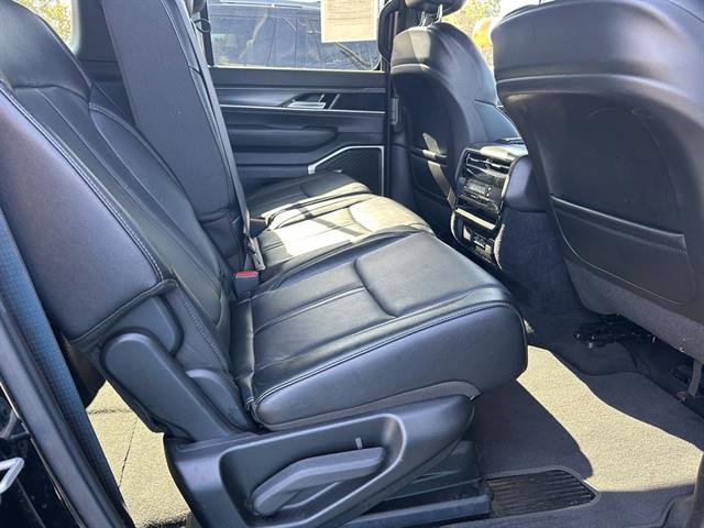 Used 2024 Jeep Wagoneer Series II w/ Flexible Seating Group image 25