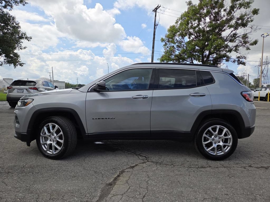 Used 2023 Jeep Compass Latitude AWD/4WD image 17