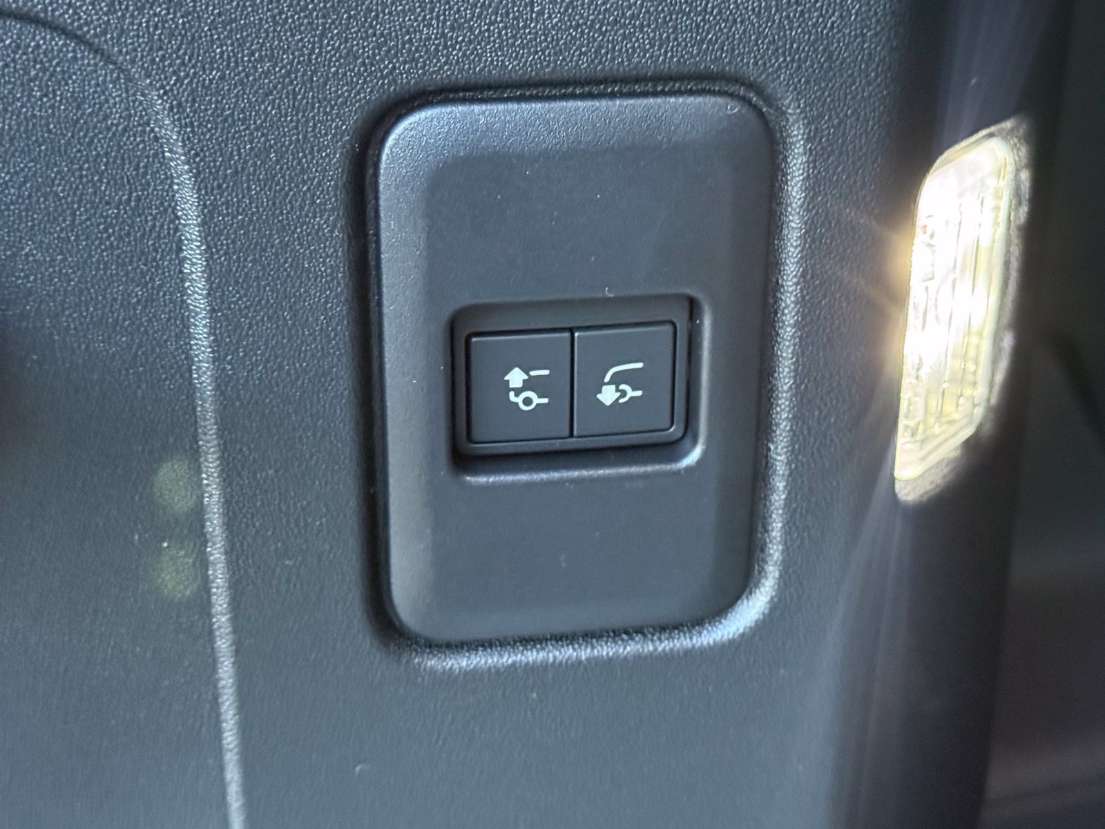 New 2026 Land Rover Defender 110 X-Dynamic SE AWD/4WD image 42