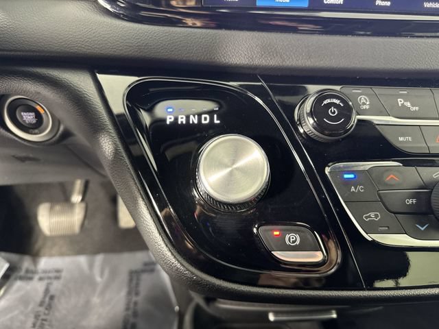 Used 2025 Chrysler Pacifica Select FWD image 17