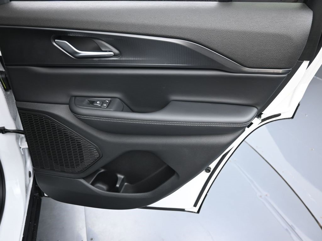 New 2025 Jeep Grand Cherokee Laredo X w/ Luxury Tech Group I image 17