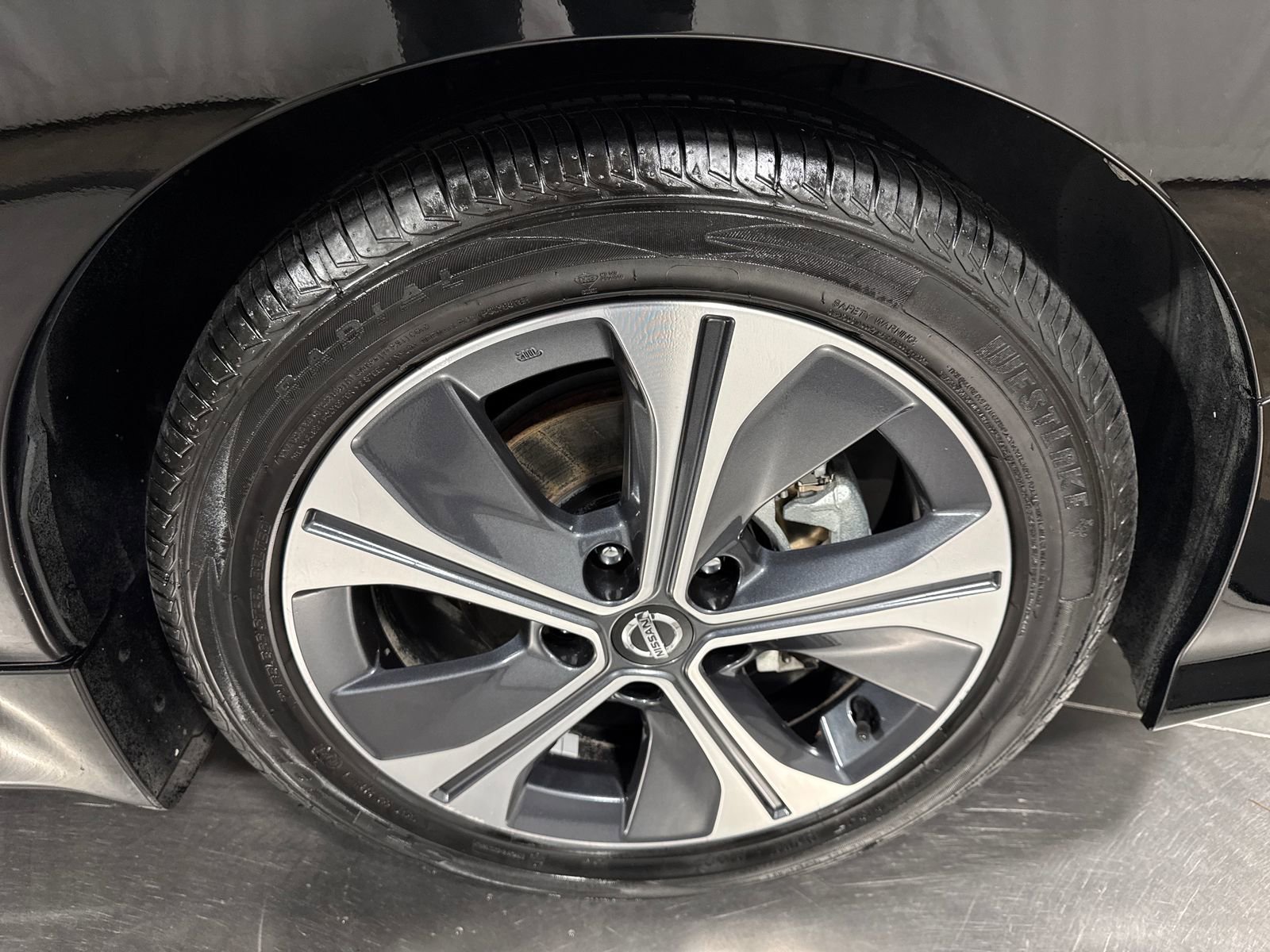 Used 2020 Nissan Leaf SV w/ SV Technology Package FWD image 14