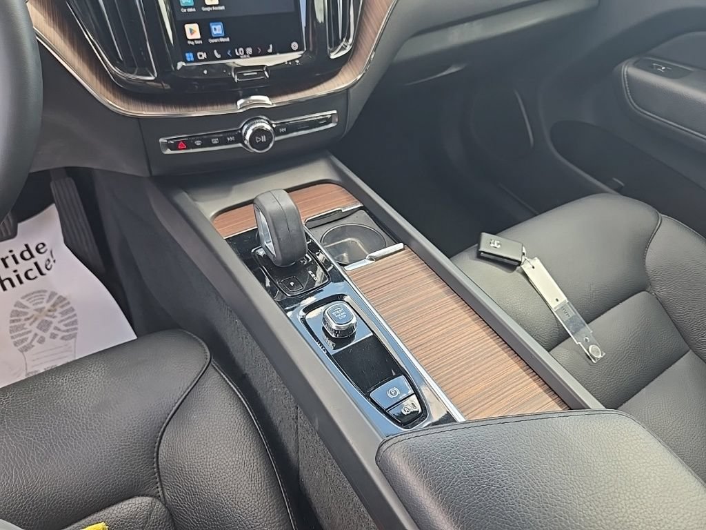 Used 2022 Volvo XC60 B5 Momentum AWD/4WD image 26