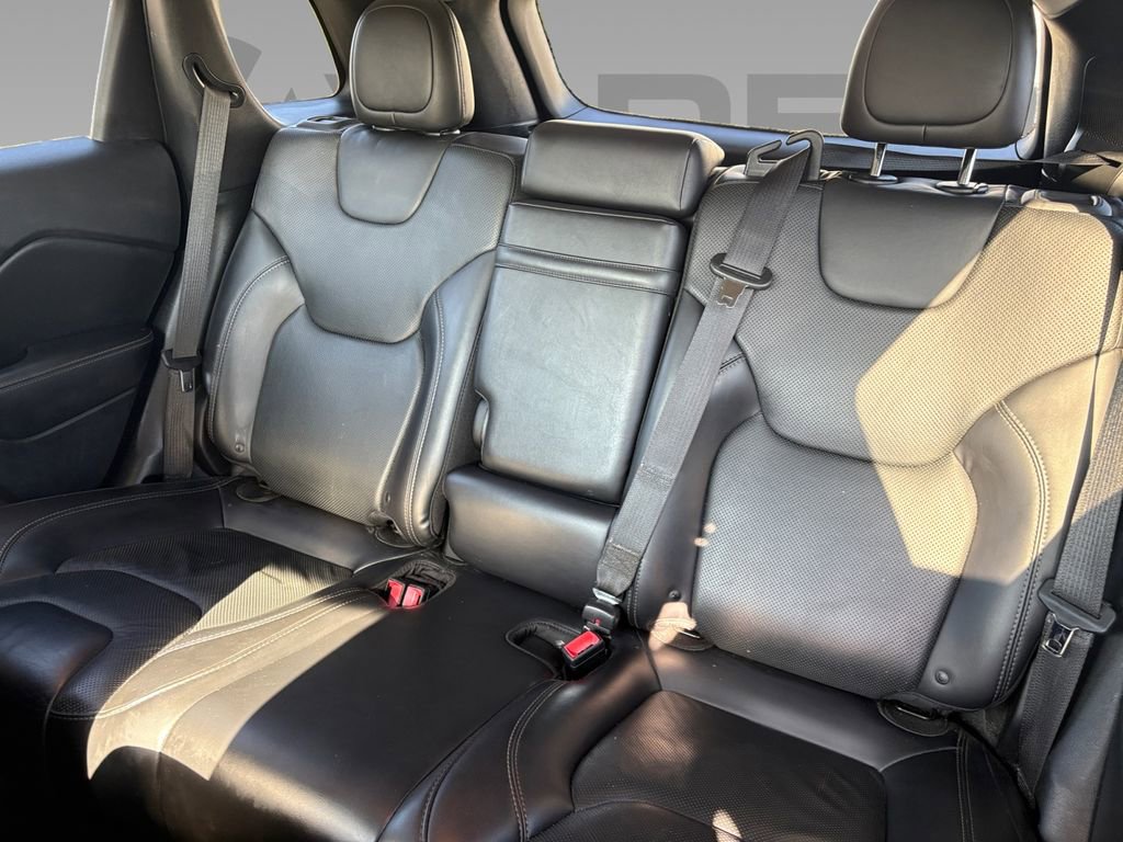 Used 2019 Jeep Cherokee Limited w/ Technology Group image 3