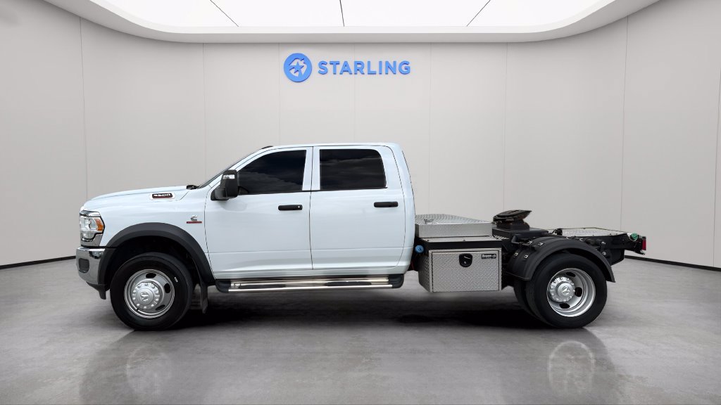 Used 2024 RAM 5500 Tradesman w/ Chrome Appearance Group AWD/4WD image 3