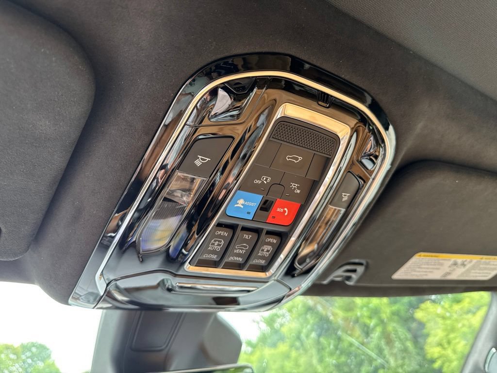 Used 2025 Jeep Grand Wagoneer Series III w/ Rear Seat Video Group 1 AWD/4WD image 24