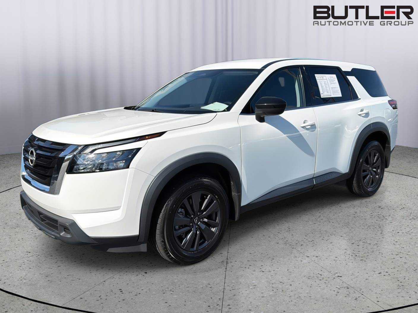 Used 2024 Nissan Pathfinder S FWD image 1