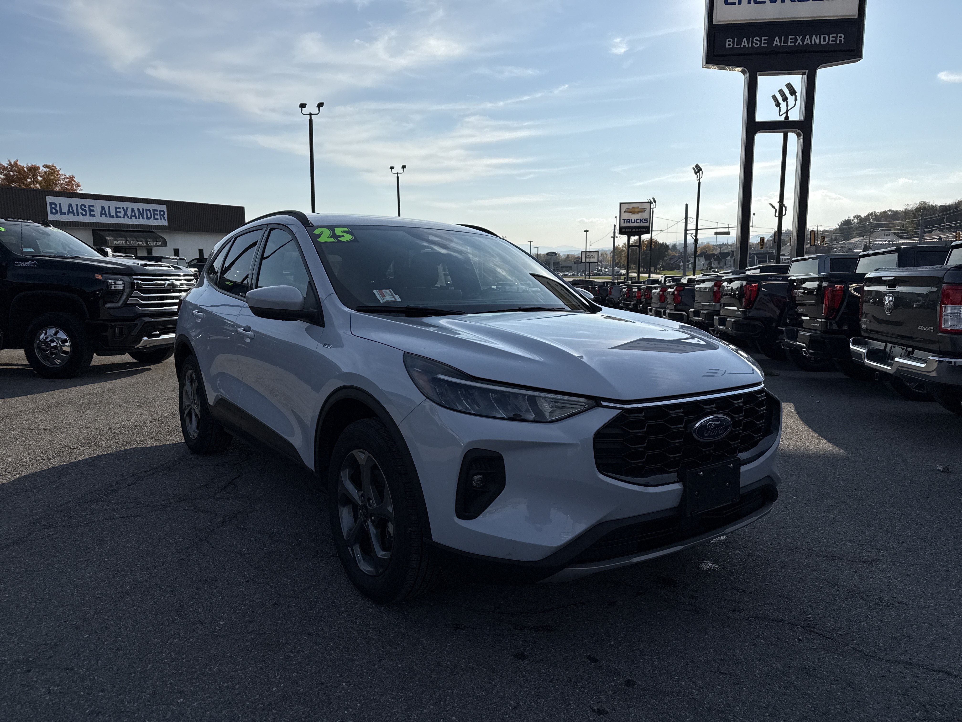 Used 2025 Ford Escape ST-Line Select AWD/4WD image 1